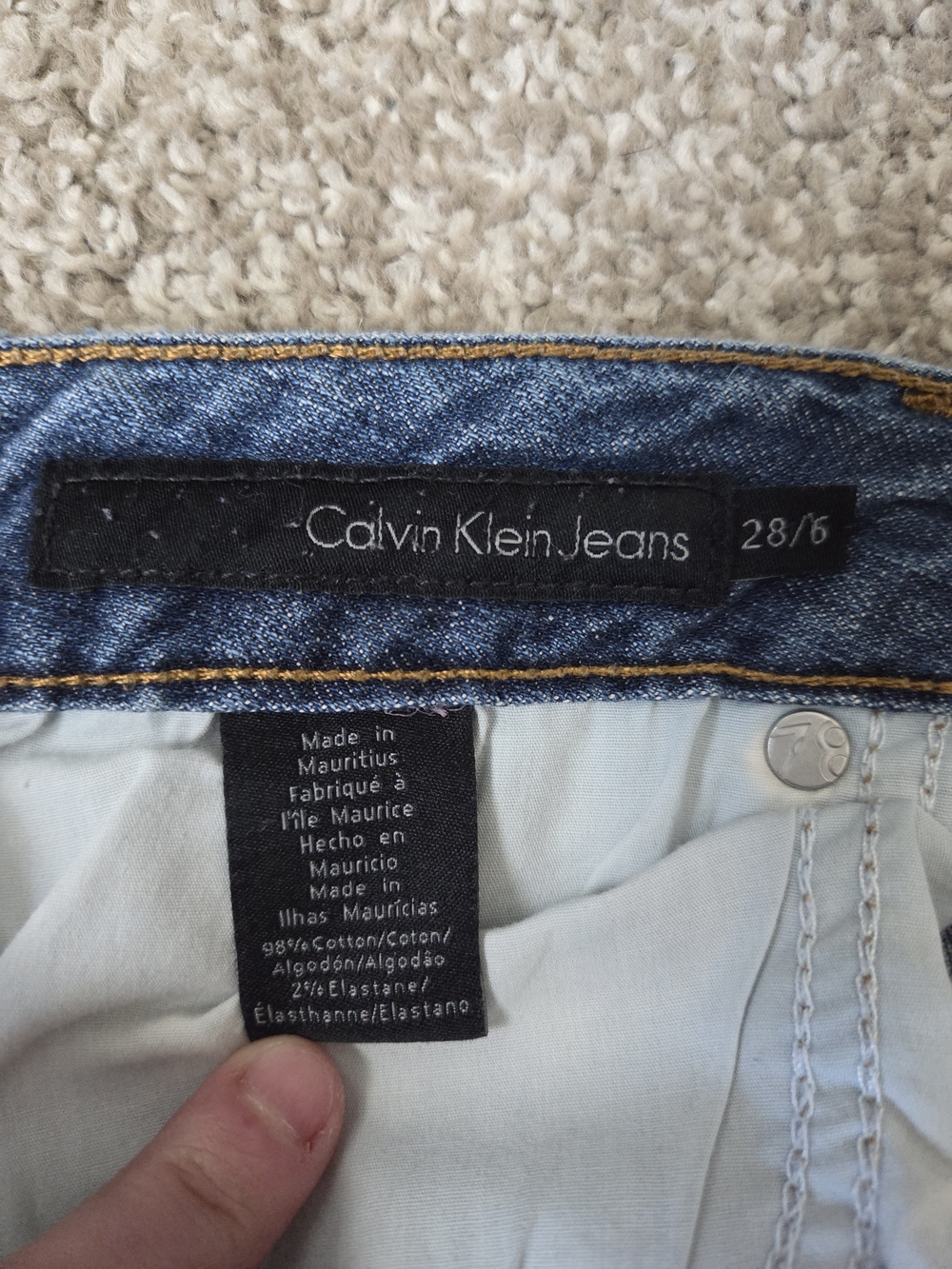 Calvin Klein Midrise Bermuda Jeans Shorts 28/6 98% Cotton Faded Wash Cuffed - Picture 9 of 10